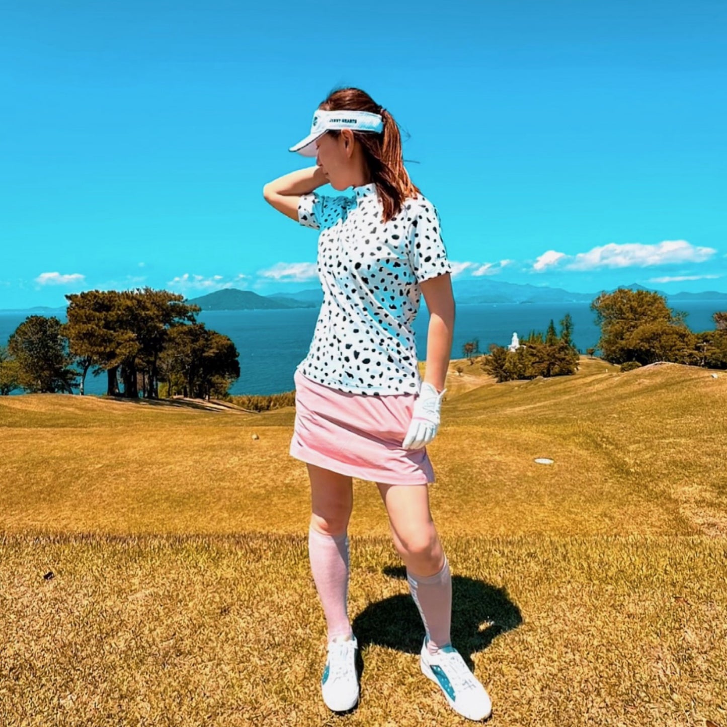 \新発売/Ladies Animal Mock Neck Leopard レディースゴルフウェア アニマル モックネック レオパード 豹柄 半袖 春夏 高ストレッチ 肌触り柔らか 速乾 UVカット レディース ホワイト アニマル柄 おしゃれ 可愛い ゴルフ女子 おすすめ プレゼント