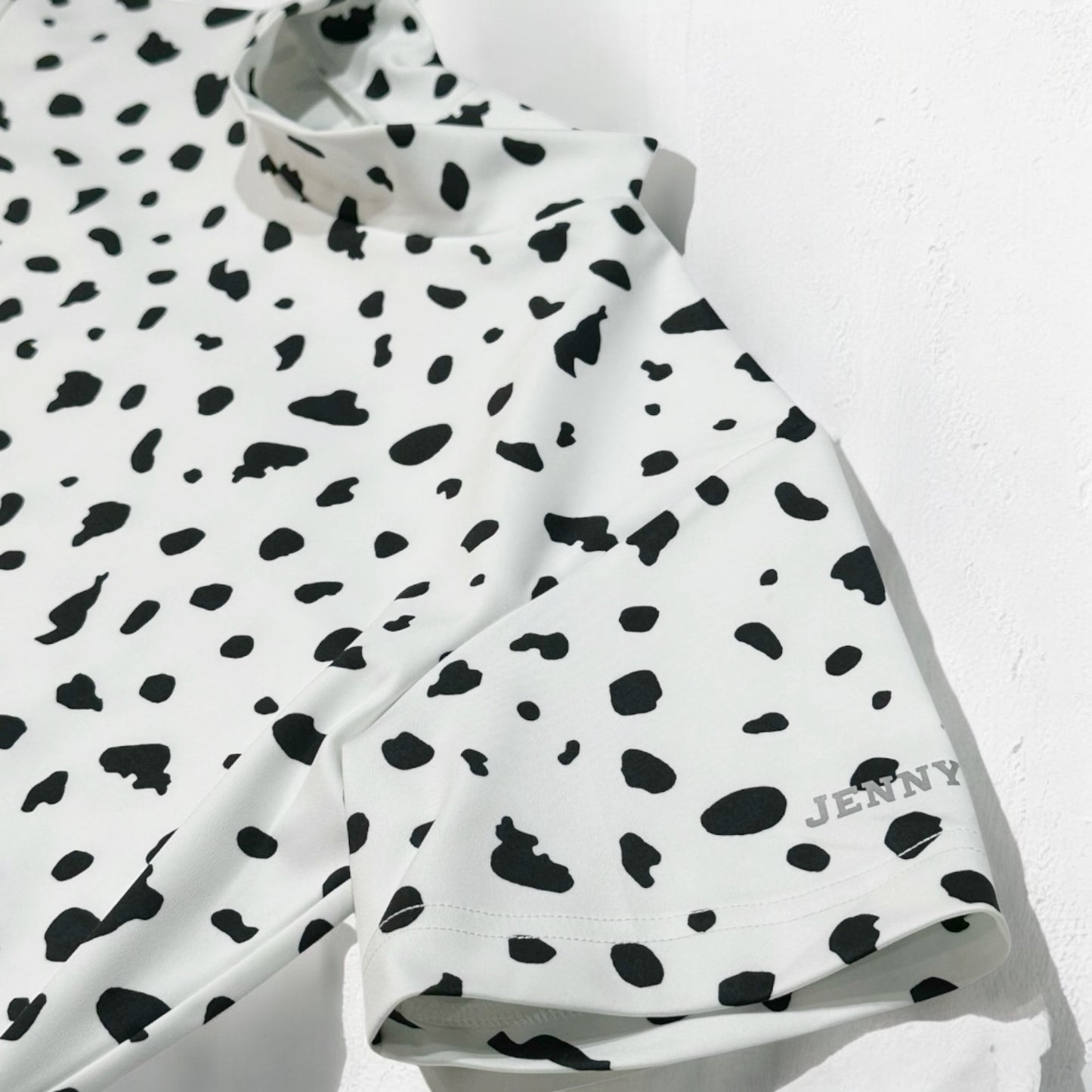\新発売/Ladies Animal Mock Neck Leopard レディースゴルフウェア アニマル モックネック レオパード 豹柄 半袖 春夏 高ストレッチ 肌触り柔らか 速乾 UVカット レディース ホワイト アニマル柄 おしゃれ 可愛い ゴルフ女子 おすすめ プレゼント