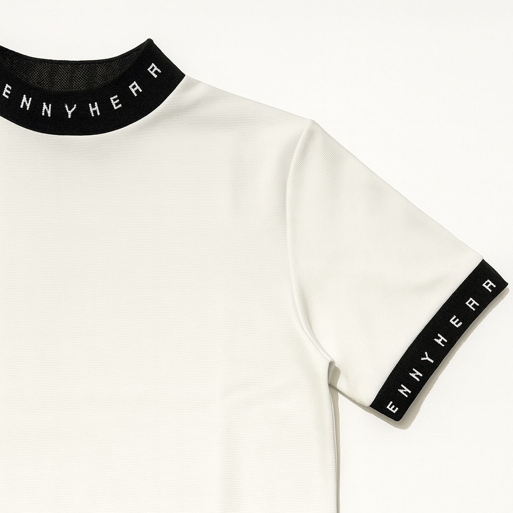 Men's Grosgrain Mock Neck Golf Apparel for Summer. Short Sleeve Mock Neck. Grosgrain Stretch Fabric. Smooth to the Touch, Quick-Drying, UV Protection, and Opaque. Simple, Stylish, High-Quality, and High-Performance. Recommended as a Gift. Made in Japan.