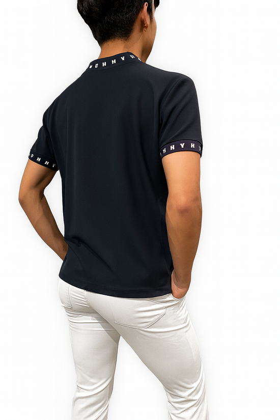 Men's Grosgrain Mock Neck Golf Apparel for Summer. Short Sleeve Mock Neck. Grosgrain Stretch Fabric. Smooth to the Touch, Quick-Drying, UV Protection, and Opaque. Simple, Stylish, High-Quality, and High-Performance. Recommended as a Gift. Made in Japan.