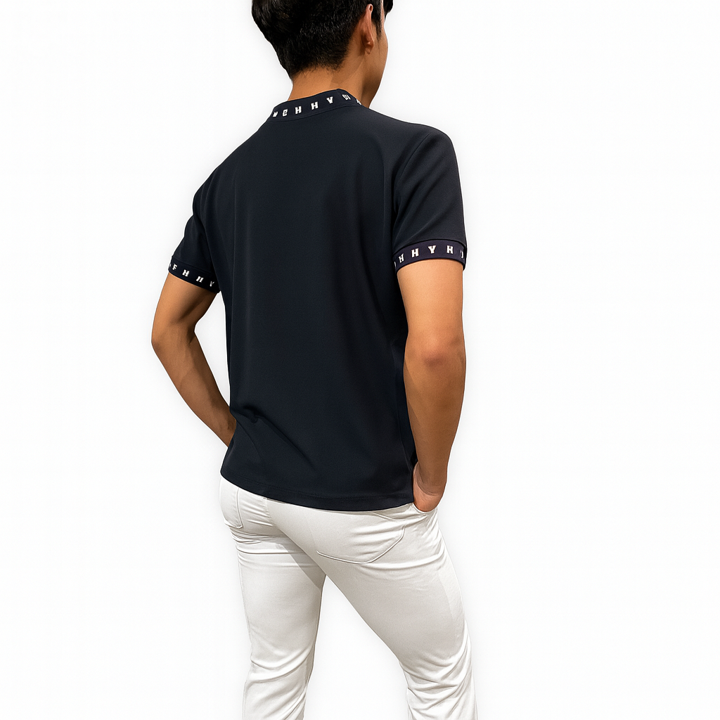 Men's Grosgrain Mock Neck Golf Apparel for Summer. Short Sleeve Mock Neck. Grosgrain Stretch Fabric. Smooth to the Touch, Quick-Drying, UV Protection, and Opaque. Simple, Stylish, High-Quality, and High-Performance. Recommended as a Gift. Made in Japan.