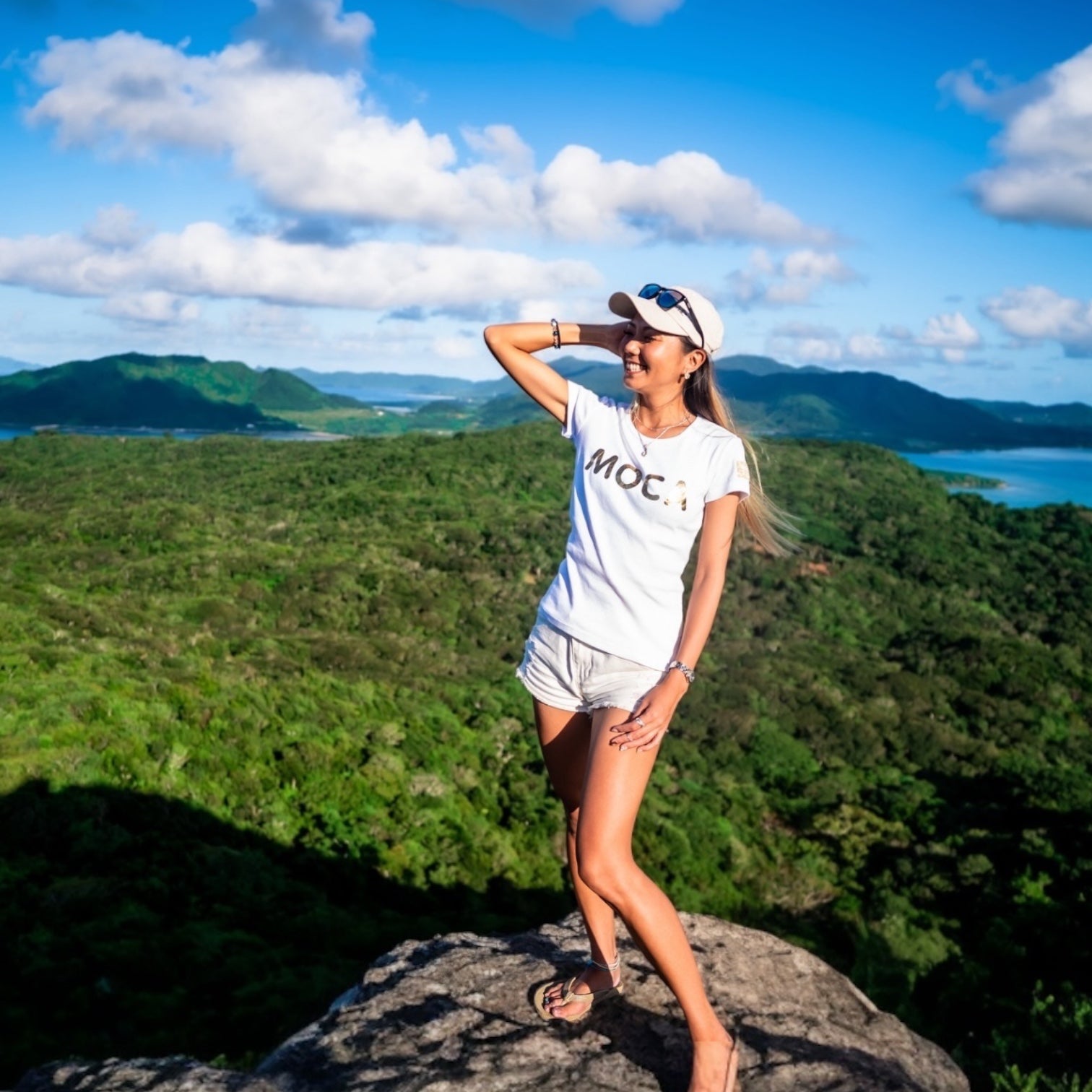 Ladies Moca California Logo T-Shirt White ストレッチ 優しい肌触り 吸水速乾