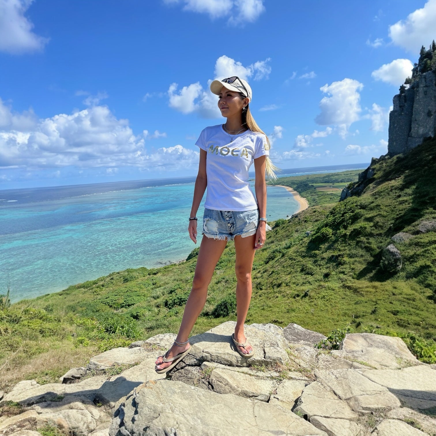 Ladies Moca California Logo T-Shirt White ストレッチ 優しい肌触り 吸水速乾