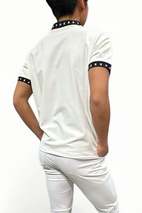 Men's Grosgrain Mock Neck Golf Apparel for Summer. Short Sleeve Mock Neck. Grosgrain Stretch Fabric. Smooth to the Touch, Quick-Drying, UV Protection, and Opaque. Simple, Stylish, High-Quality, and High-Performance. Recommended as a Gift. Made in Japan.